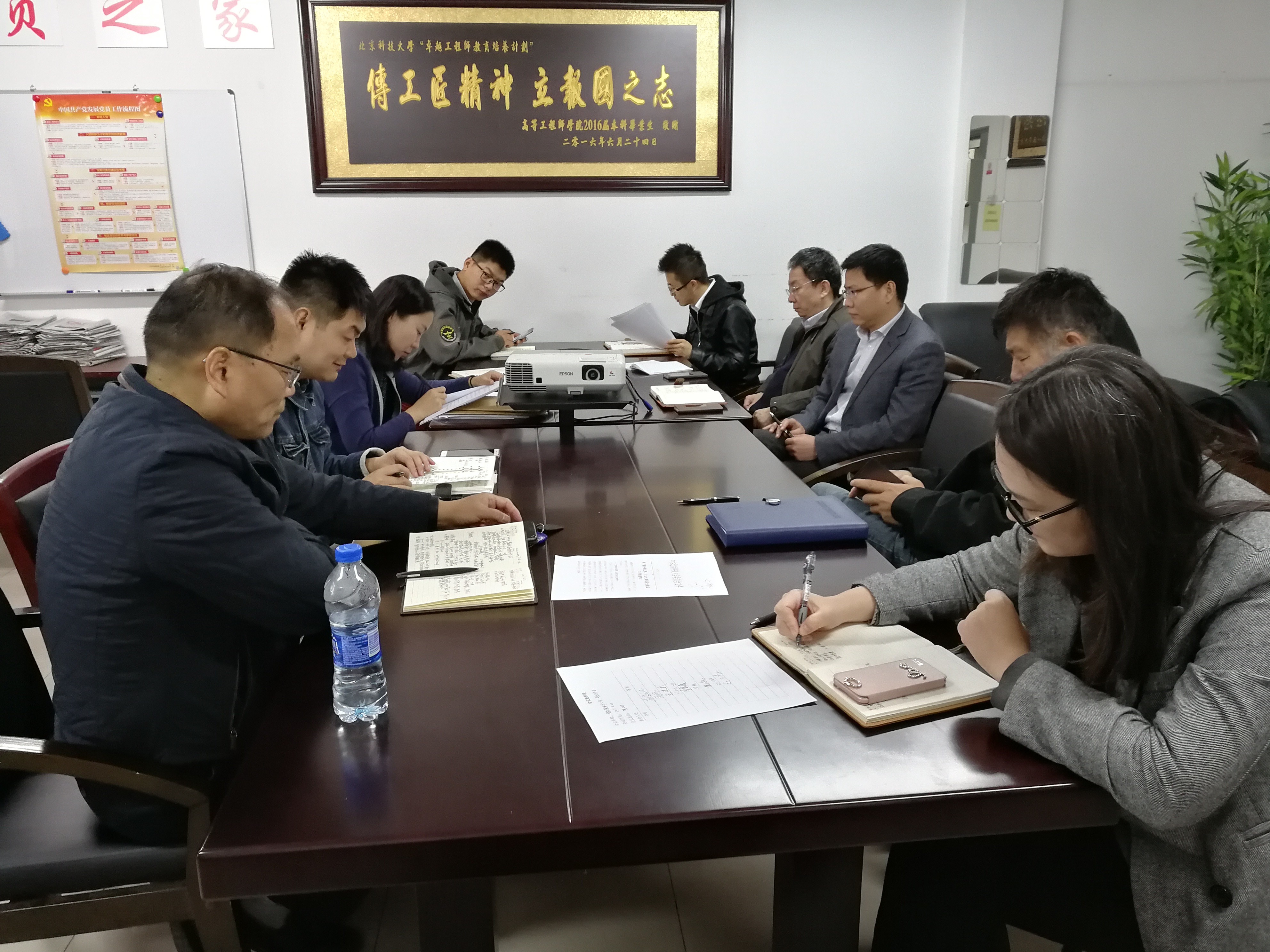 51黑料
召开迎接党的十九大安全维稳工作会议